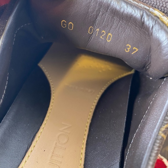 ($400) Louis Vuitton sneakers - Picture 6 of 8